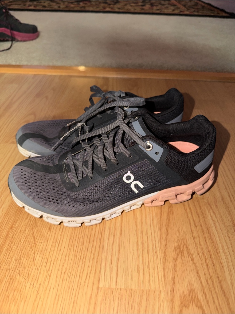 On Running Womens Cloudflow Shoe Size 8.5 Gray Black Peach Sneaker Trainer
